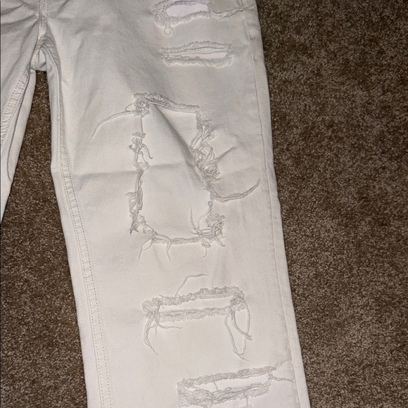 We The Free Heavily Distressed White Jeans - size 29. B4 - Picture 4 of 7